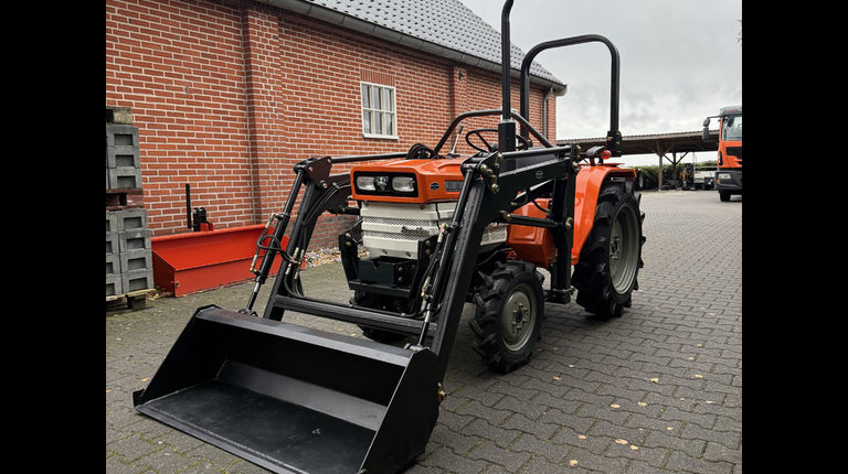 Winteraanbieding Kubota B1600 met voorlader al vanaf €125,- per maand.